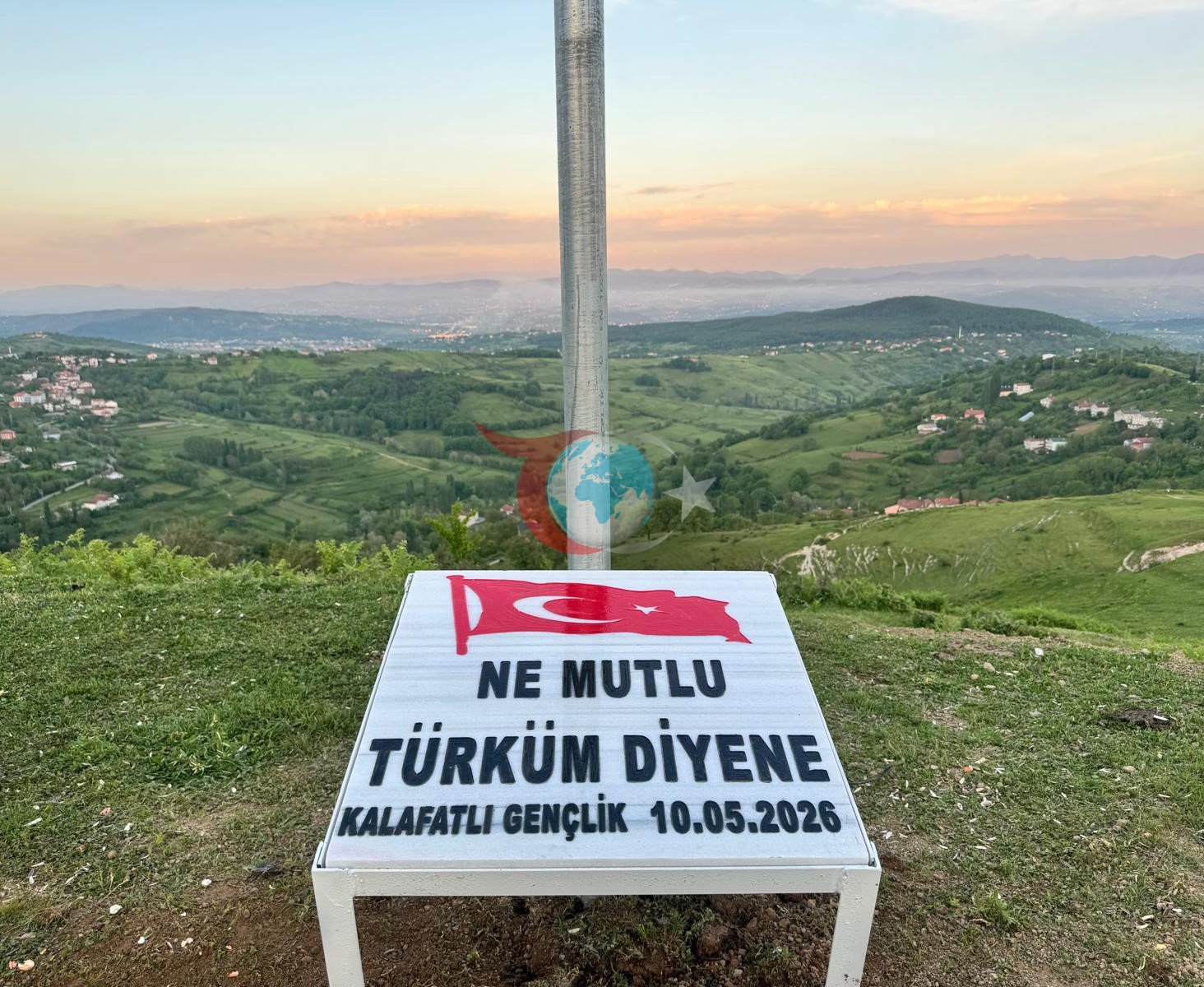Zonguldak'ta Gençlerden Anlamlı Türk Bayrağı Girişimi
