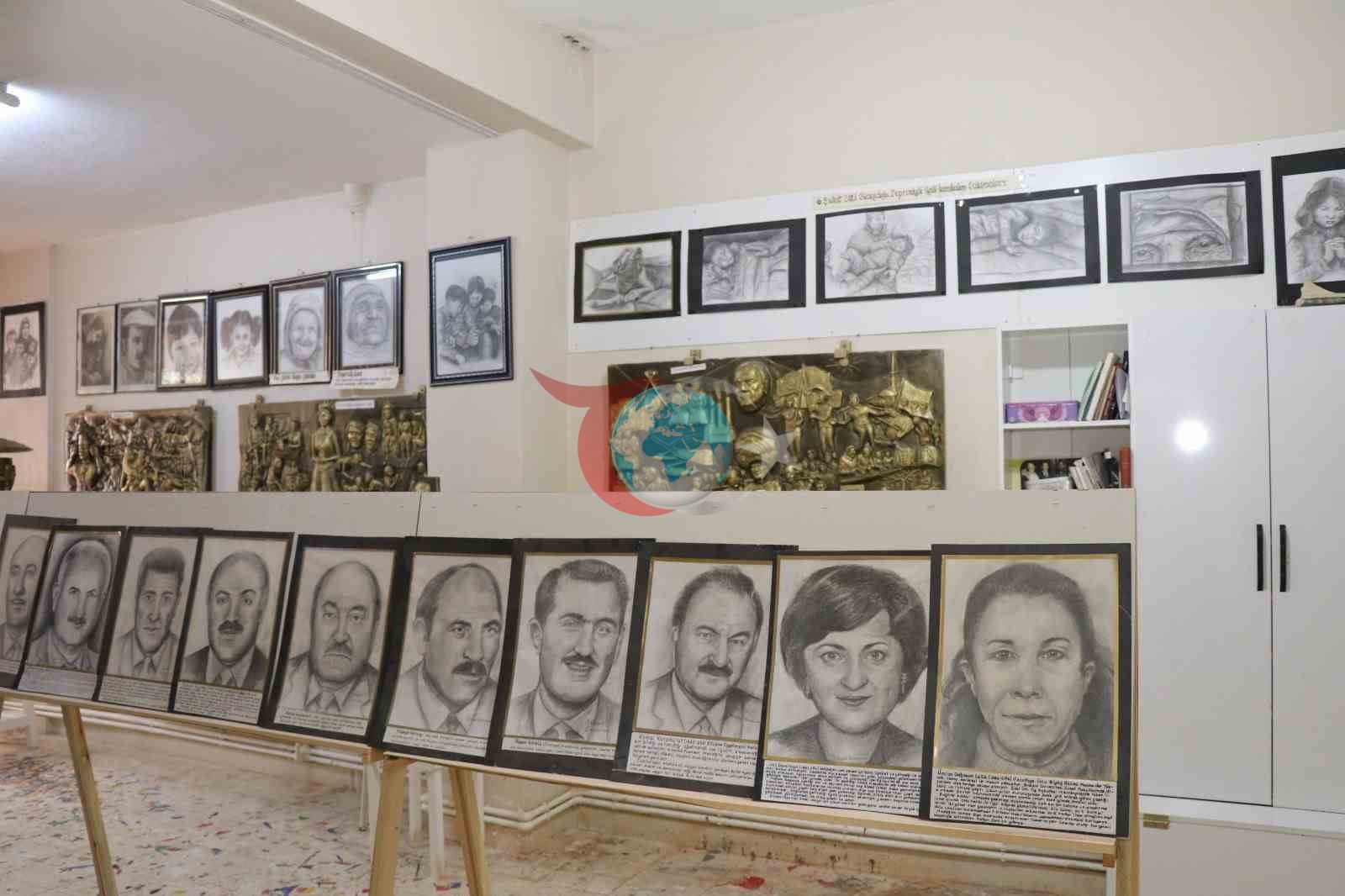 Oltu&rsquo;da rölyef ve karakalem sergisi açıldı