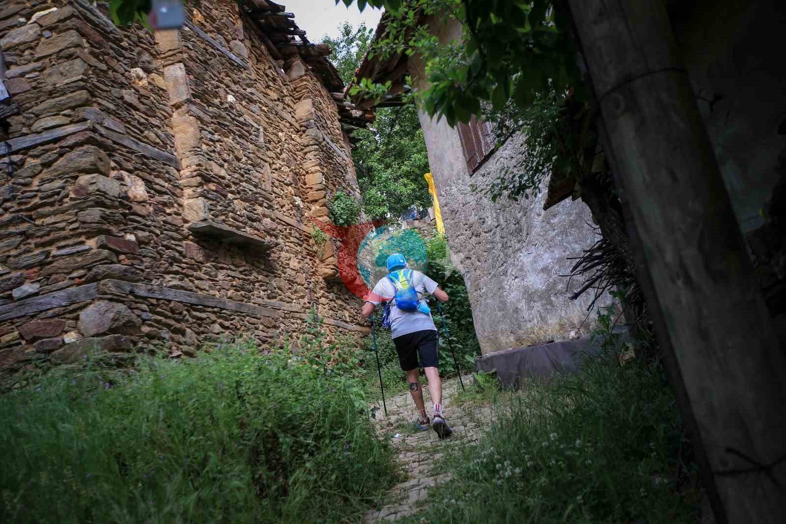 Efeler Yolu Ultra Trail: 8 Ülkeden 264 Sporcu İzmir'de Yarışacak
