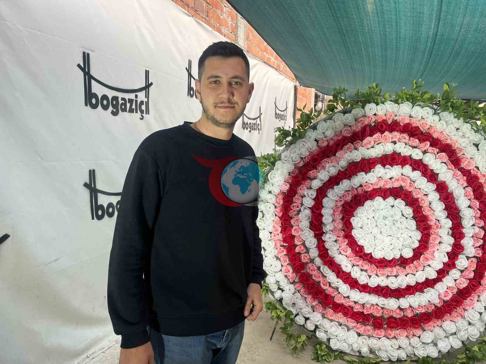 Evlilik təklifi üçün hazırladığı nəhəng çiçəyi daşıyıb
