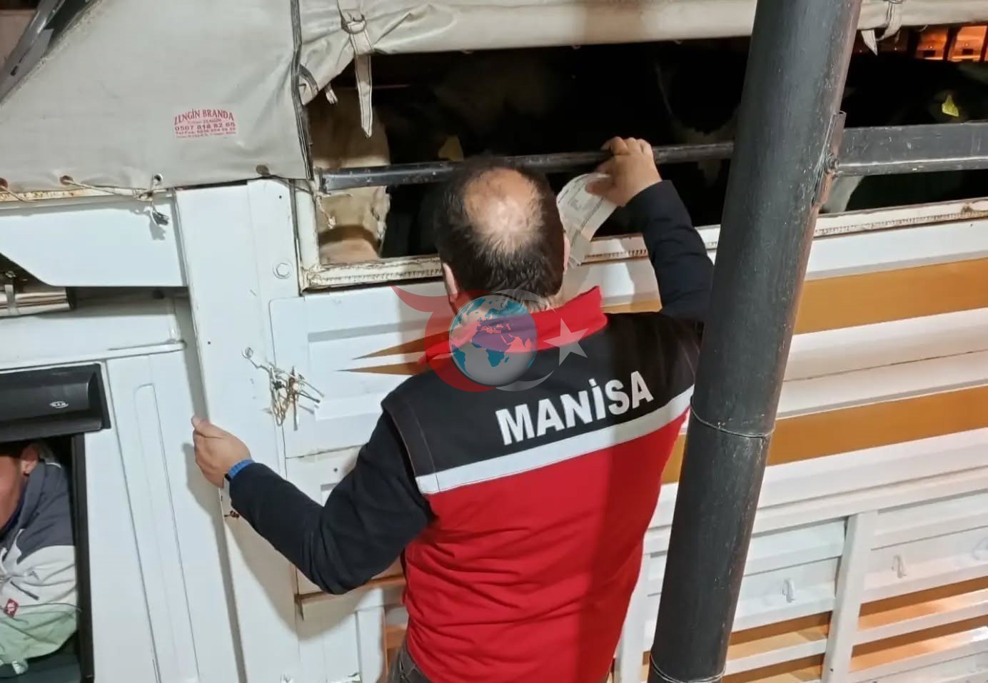 Salihli'de Kurbanlık Taşıyan Araçlar Sıkı Denetim Altında