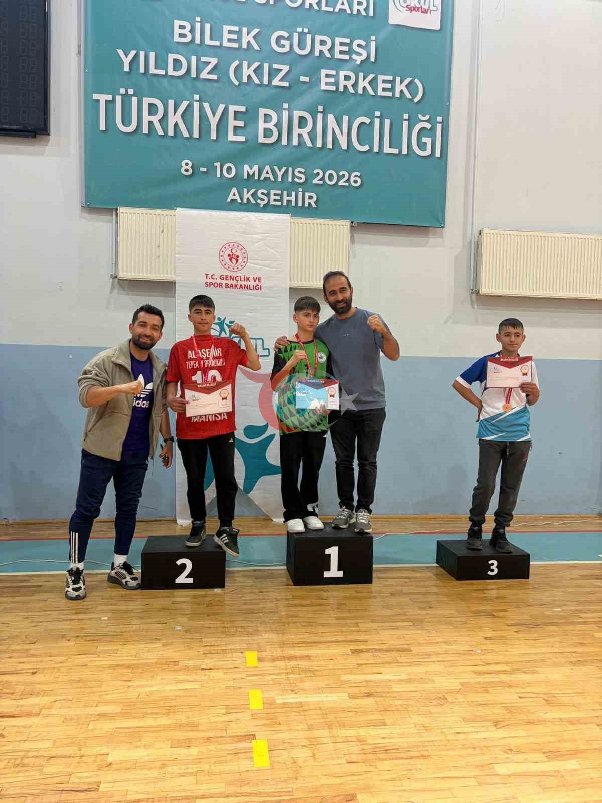 Alaşehir&rsquo;in güçlü bilekleri Konya&rsquo;da kürsüye çıktı