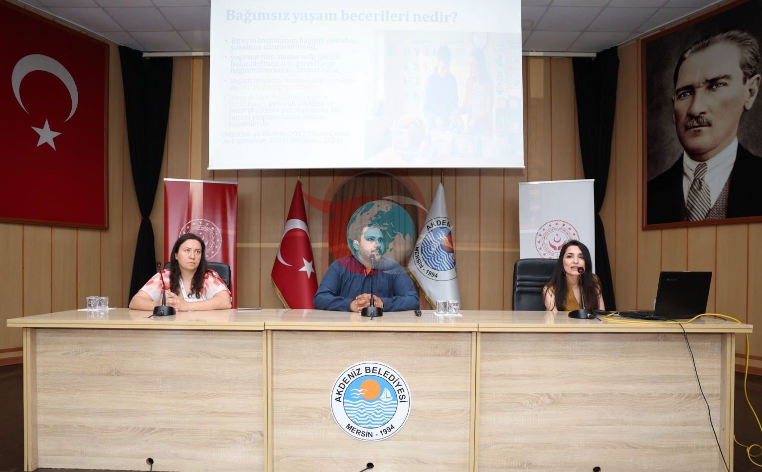 Mersin'de Özel Gereksinimli Bireyler İçin Anlamlı Panel Düzenlendi