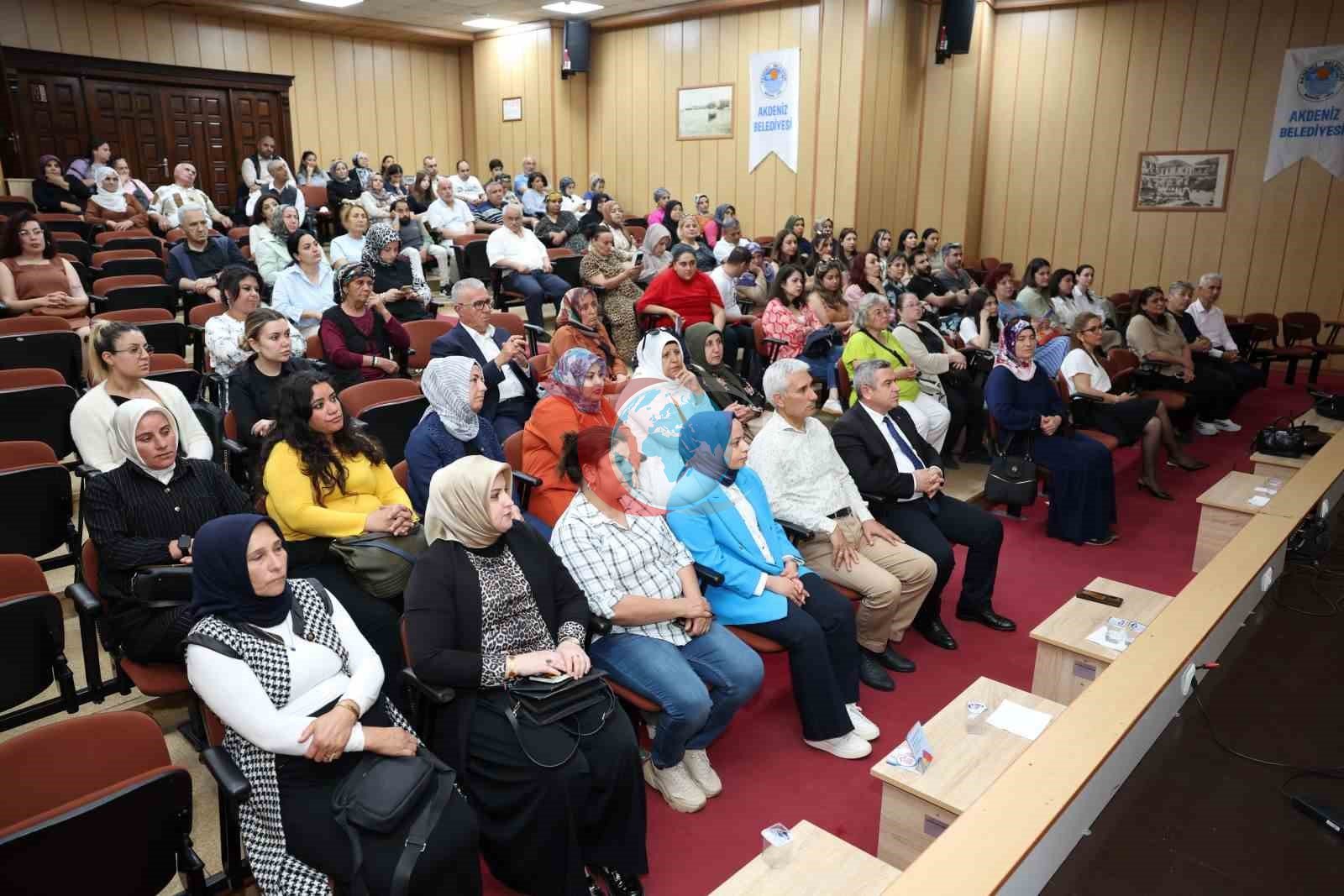 Akdeniz’de ’Özel Gereksinimli Bireyler ve Ev Yaşamı’ paneli düzenlendi