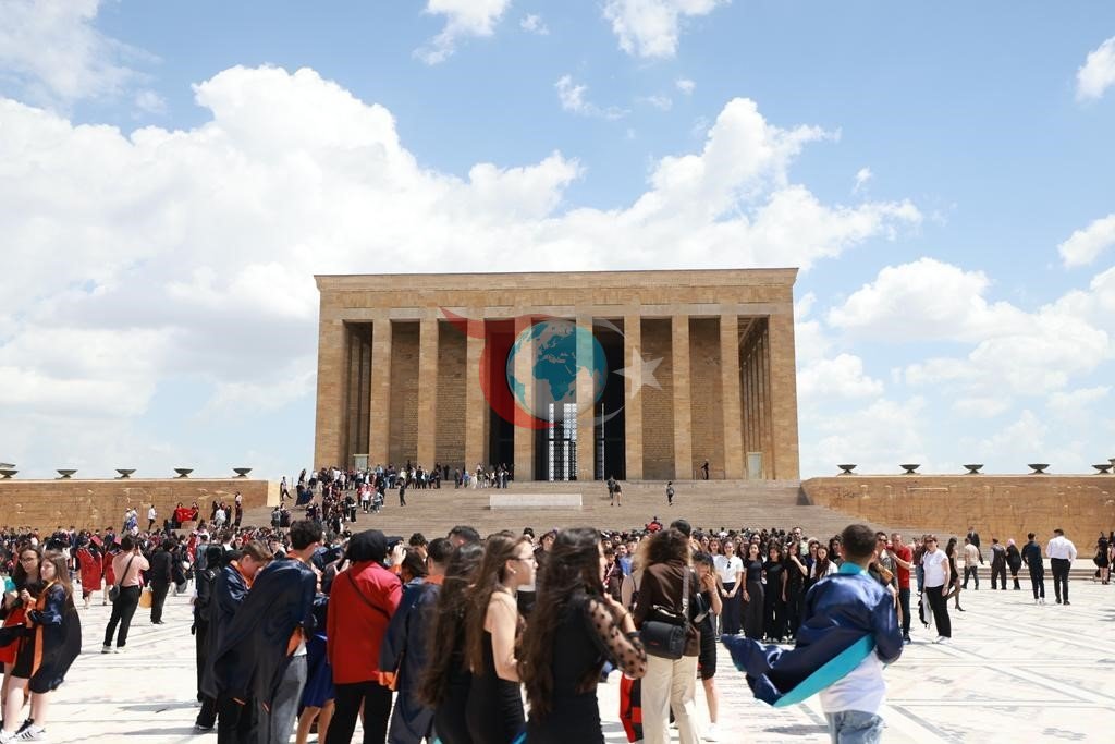 Muxtarların Türkiyə Böyük Millət Məclisinə və Anıtkabirə səfəri zamanı duyğulu anlar