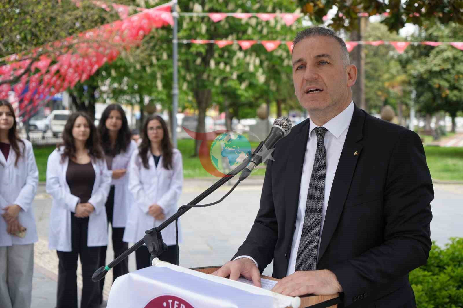 Her Yıl Binlerce Eczacı Mezun Oluyor: İstihdam Krizi Kapıda