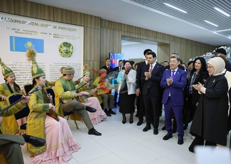 Əminə Ərdoğan Qazaxıstanda Sıfır Tullantı Təhsil Laboratoriyasını açıb