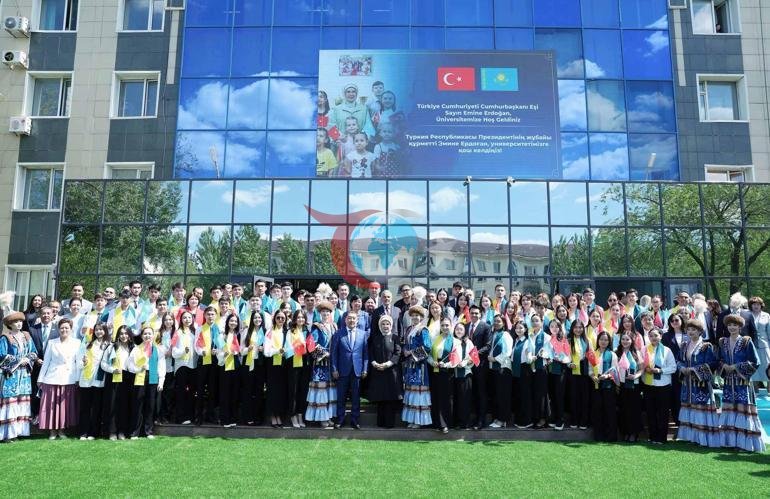 Əminə Ərdoğan Qazaxıstanda Sıfır Tullantı Təhsil Laboratoriyasını açıb