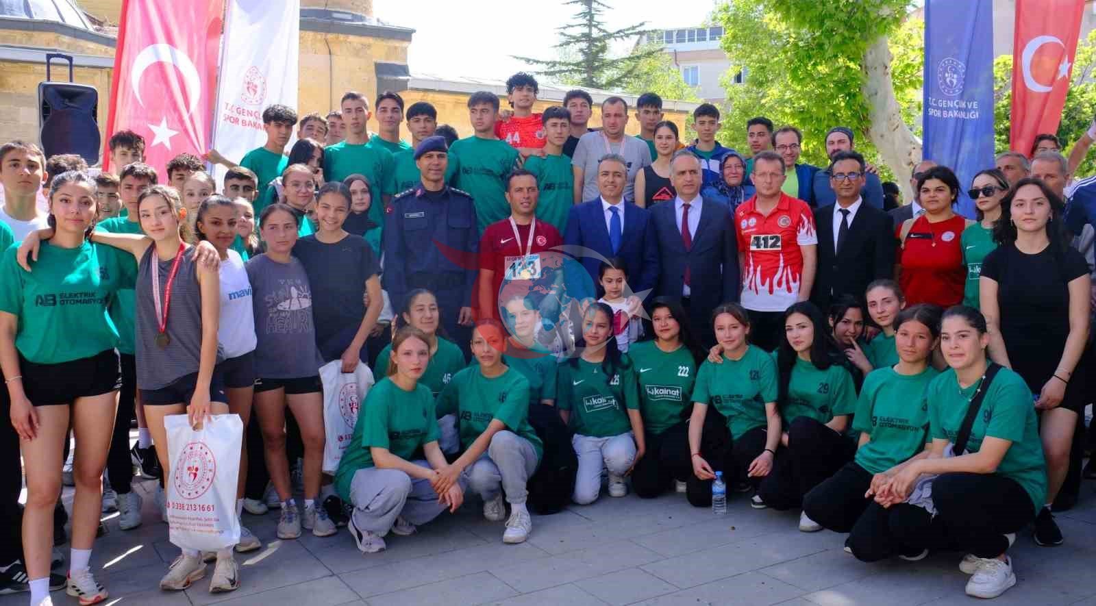 Karaman'da Türk Dil Bayramı Etkinlikleri Kapsamında Coşkulu Halk Koşusu