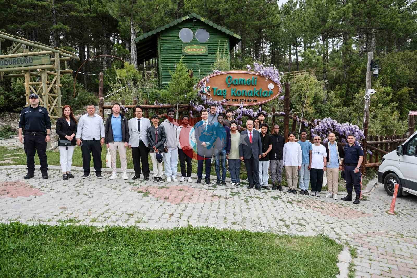 Чамелиге халықаралық студенттерден мәдениет әкелу