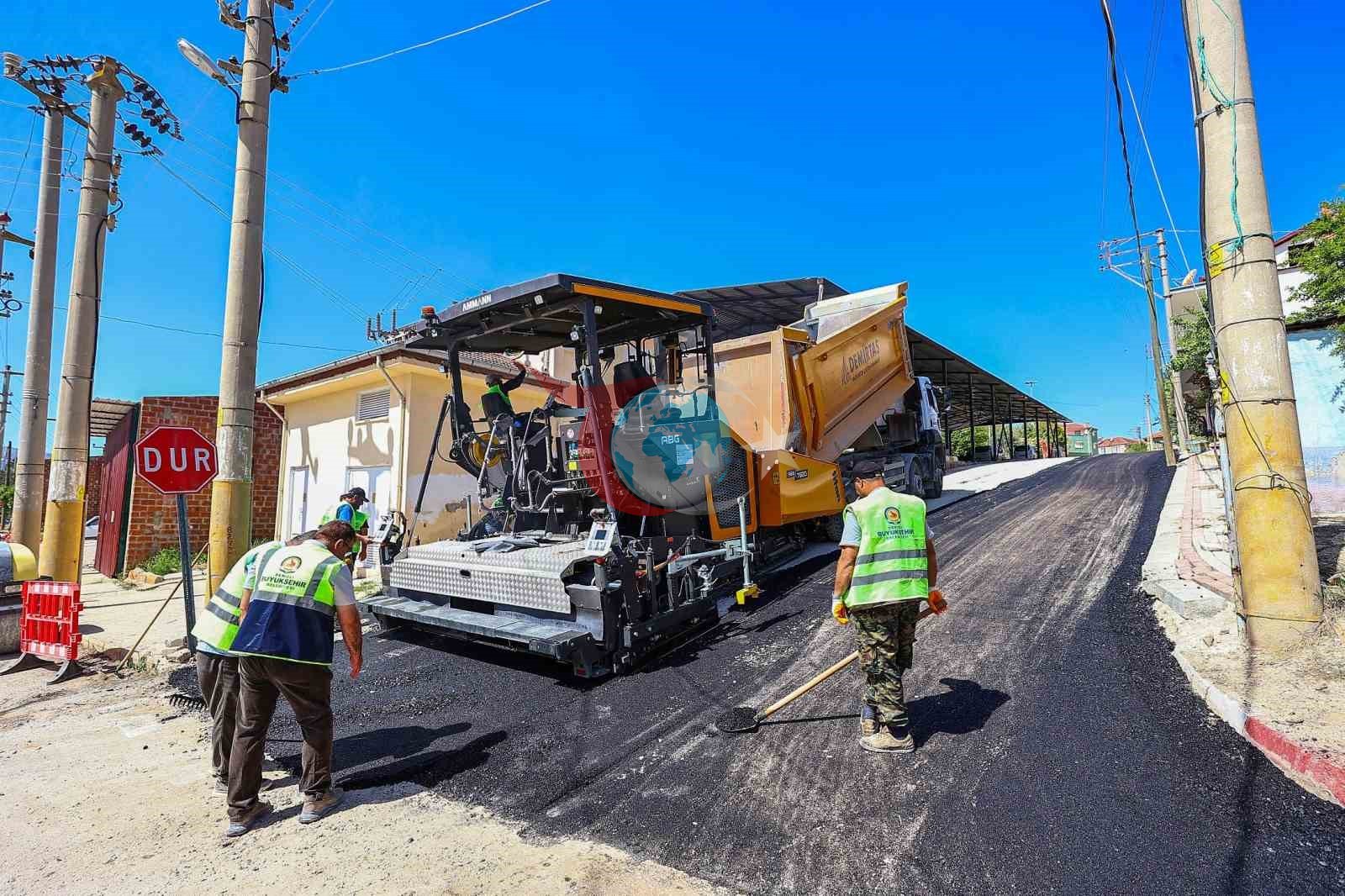 Denizli'de Akkent Mahallesi Asfaltla Yenileniyor