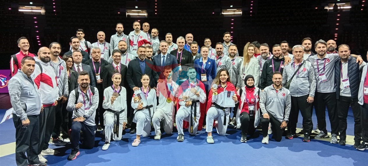 Bakan Bak'tan Avrupa Şampiyonu Taekwondoculara Tebrik
