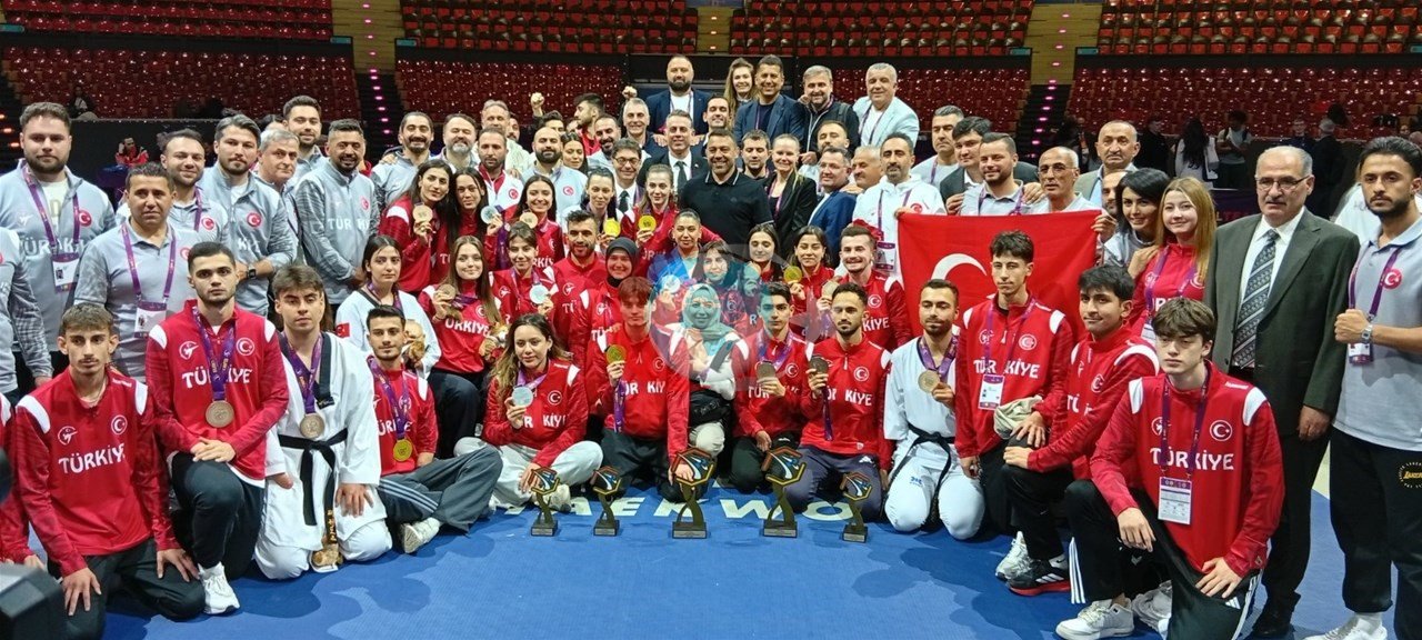 Bakan Bak&rsquo;tan milli taekwondocular için tebrik
