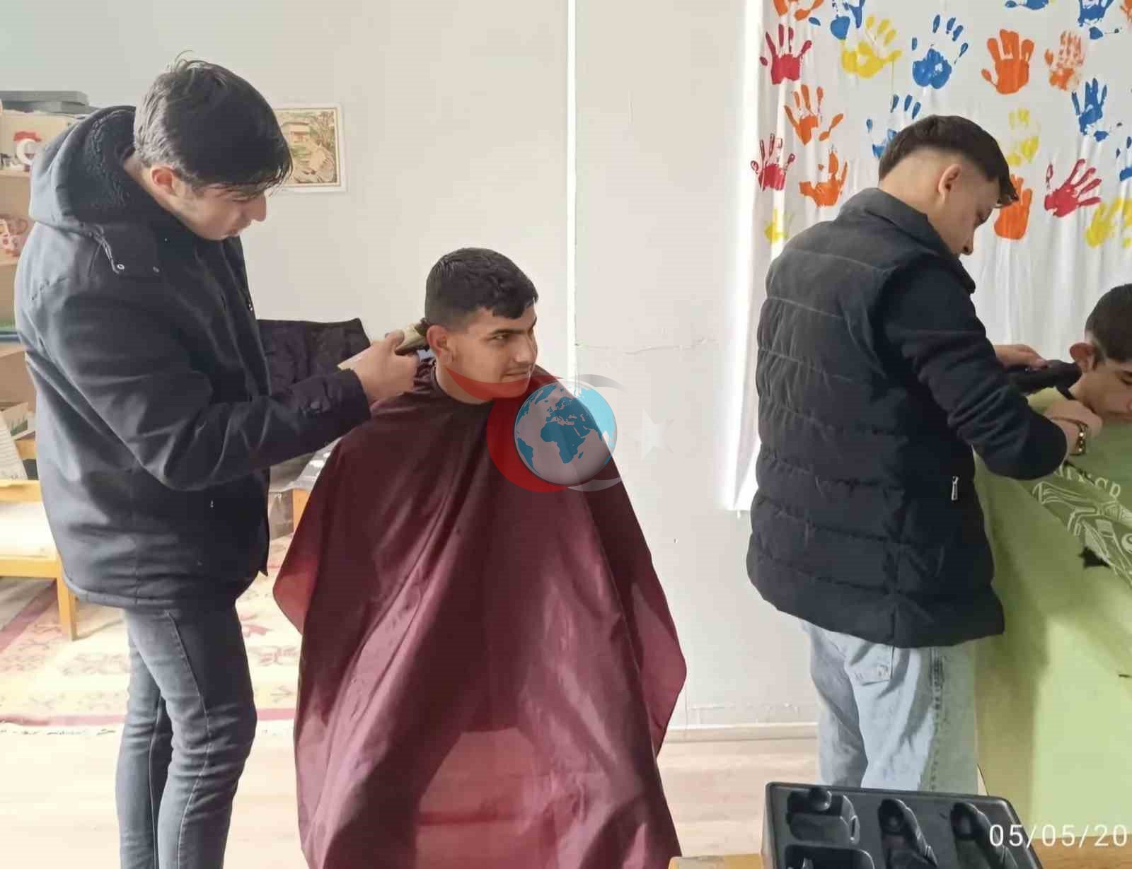 Altıntaş'ta Kuaför Öğrencilerinden Anlamlı Destek