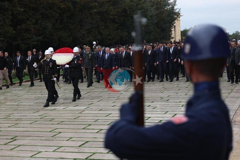 Bakan Bak, sporcu ve gençlerle Anıtkabiri ziyaret etti