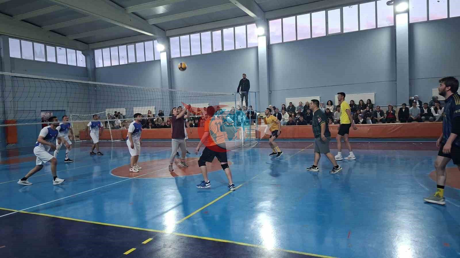 Hisarcık'ta Voleybol Turnuvası: Devlet Hastanesi Zirvede