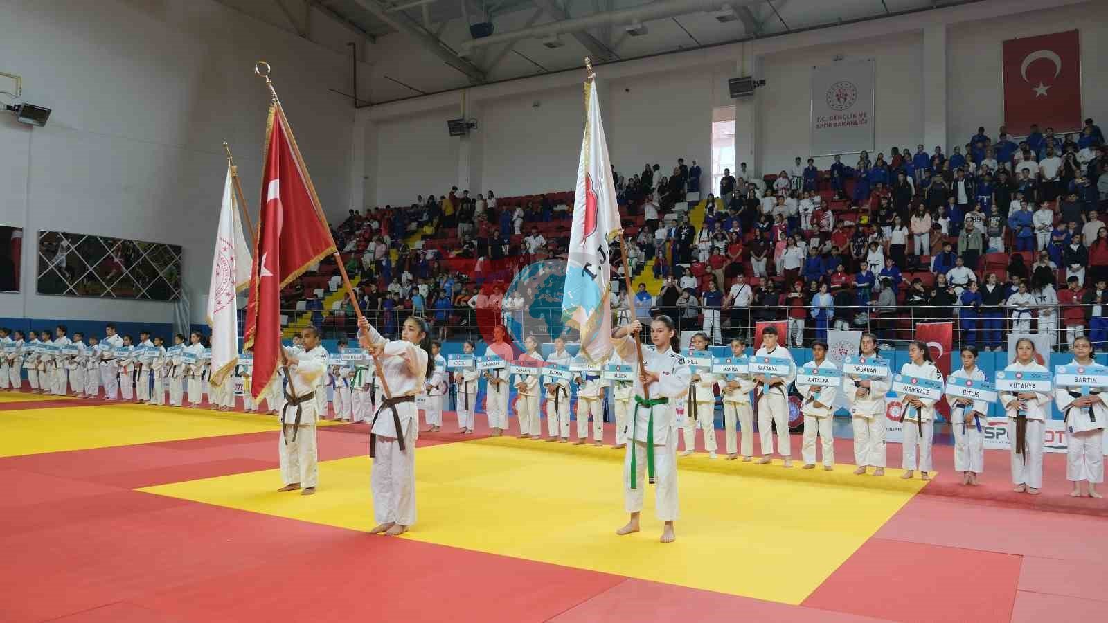 Karaman'da Minikler Judo Şampiyonası Coşku ile Başladı