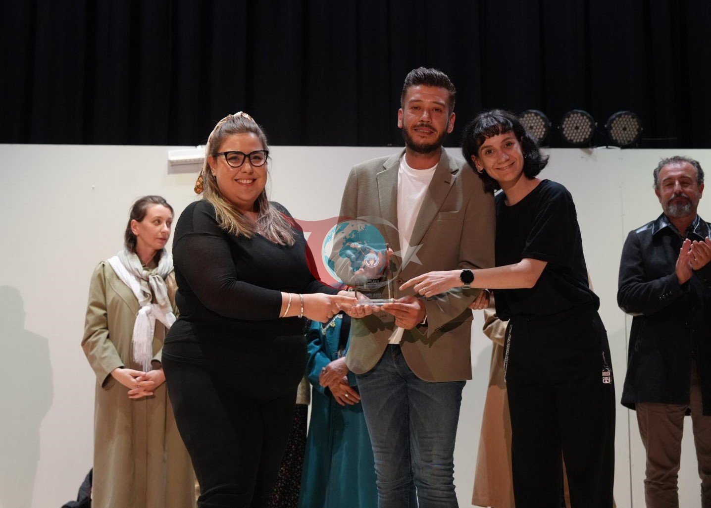 Turgutlu'da 'Sessiz Çığlıklar' Tiyatrosu İzleyicilere Duygu Dolu Anlar Yaşattı