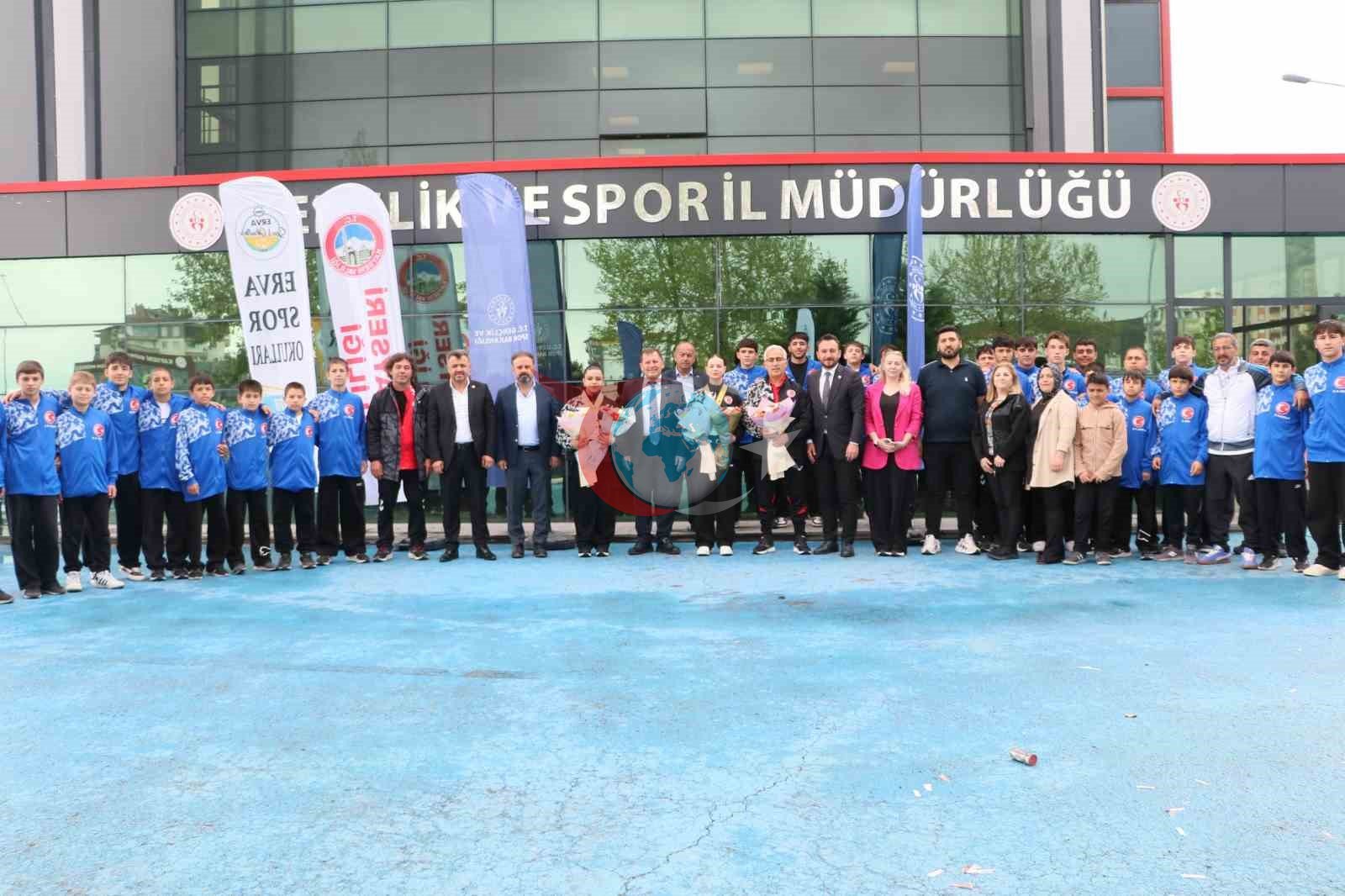 Avropa Çempionu və ikinciyə coşğulu salam