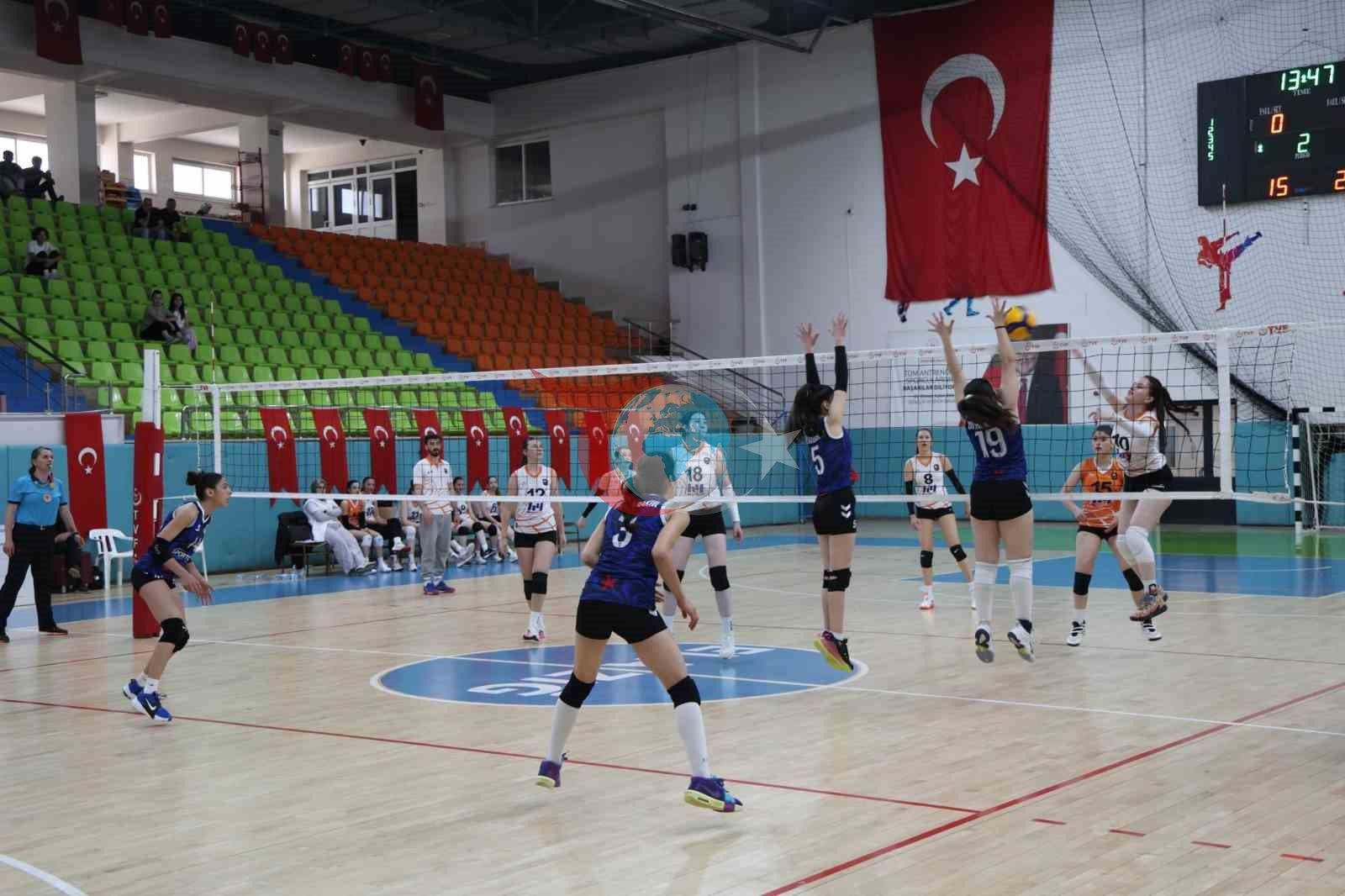 Elazığ'da Yıldız Kızlar Voleybol Yarı Finalleri Nefes Kesti