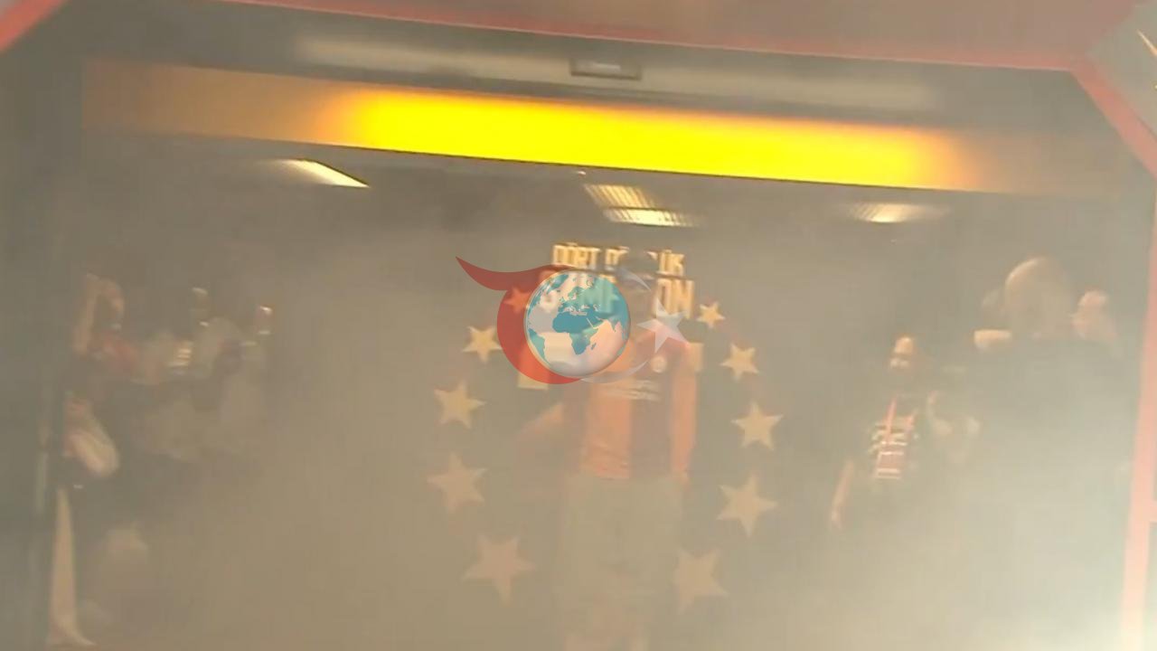 Galatasaray'ın Yıldızı Sane, Tarkan Sürpriziyle Sahne Aldı
