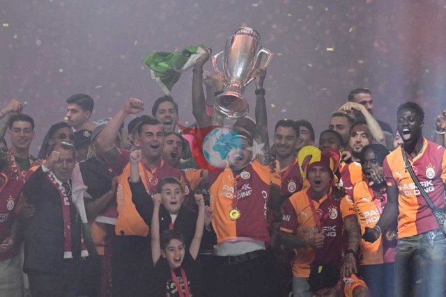 Galatasaray RAMS Park'ta şampiyonluk kupasına kavuştu - Resim: 0