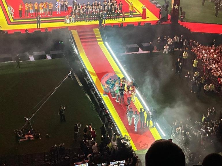 Çempion Qalatasaray kubokunu aldı