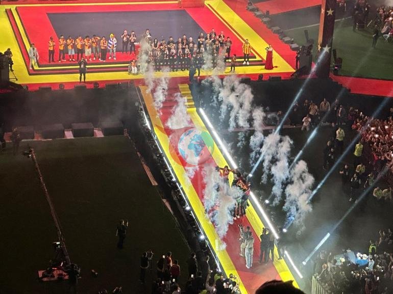 Çempion Qalatasaray kubokunu aldı