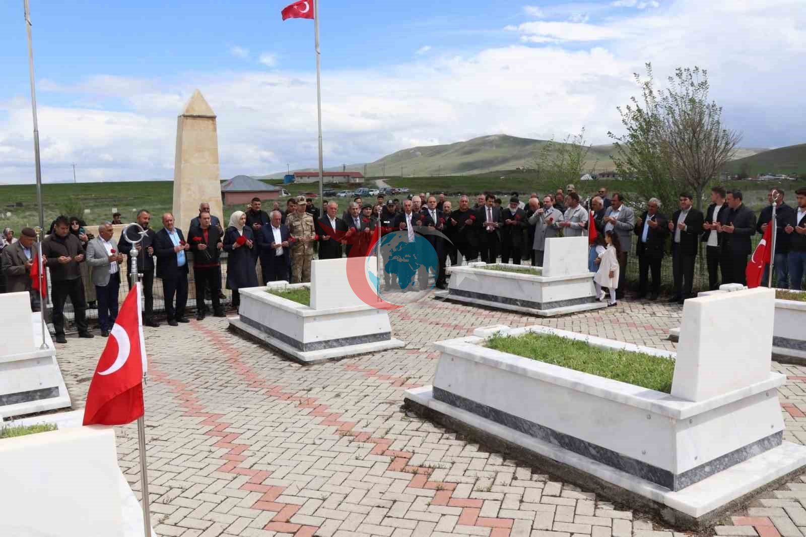 Edebük Köyü'ndeki Şehitler 32. Yılında Dualarla Anıldı