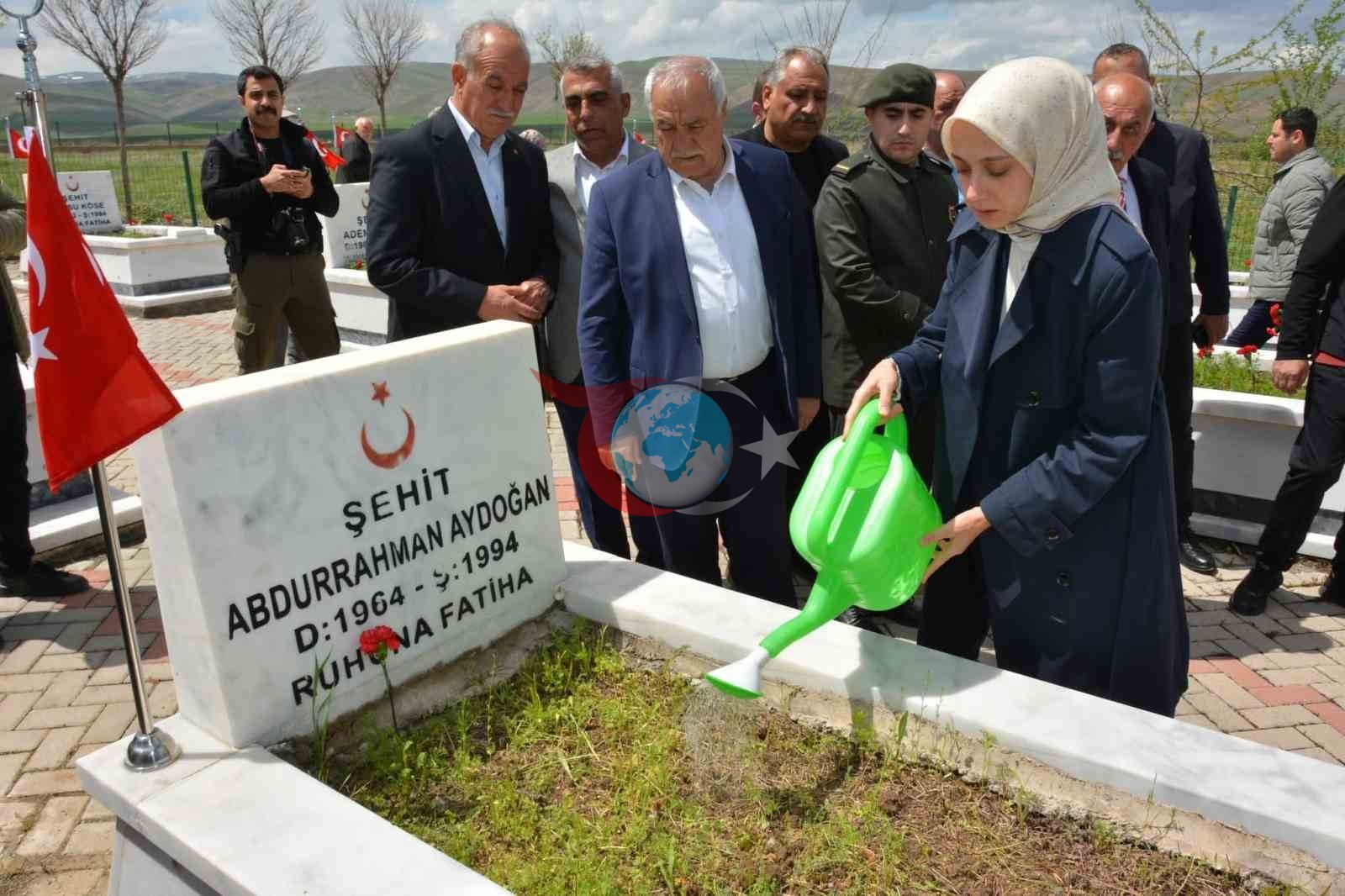 Edebük şehitleri kabirleri başında anıldı