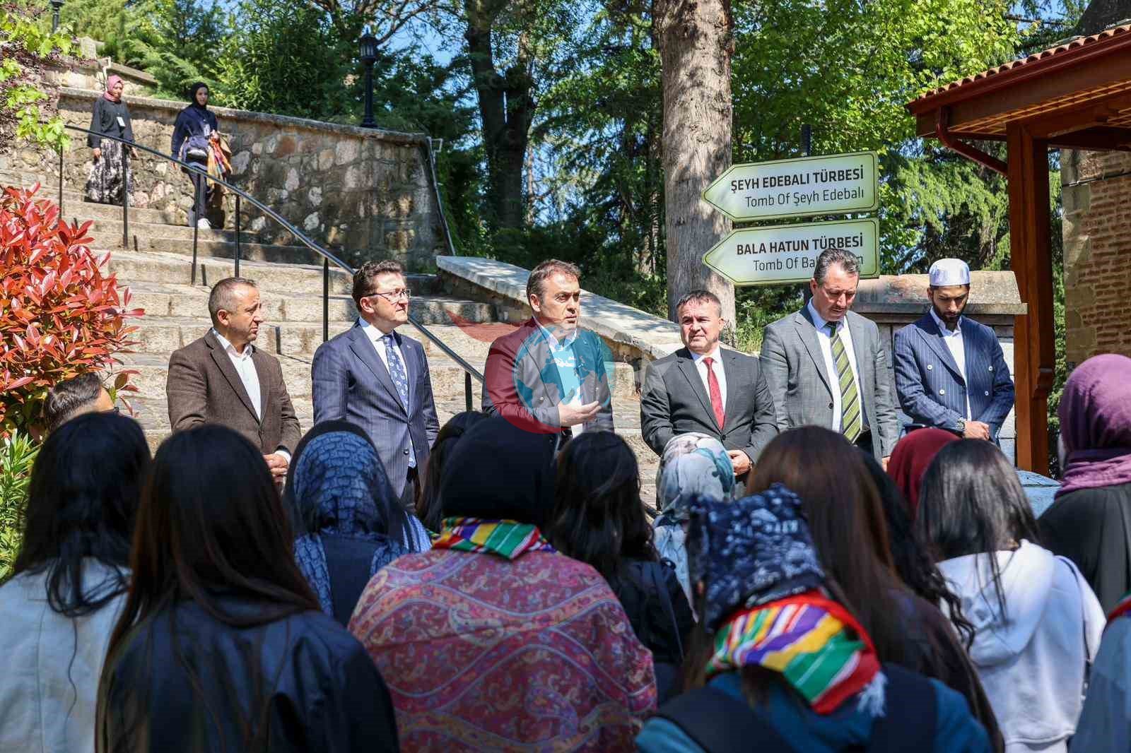 Governator to a Tarix va tsivilizatsiya mavzusida yoshlar bilan uchrashdi.
                        </div>

                        <!-- Tags -->
                                                    <div class=
