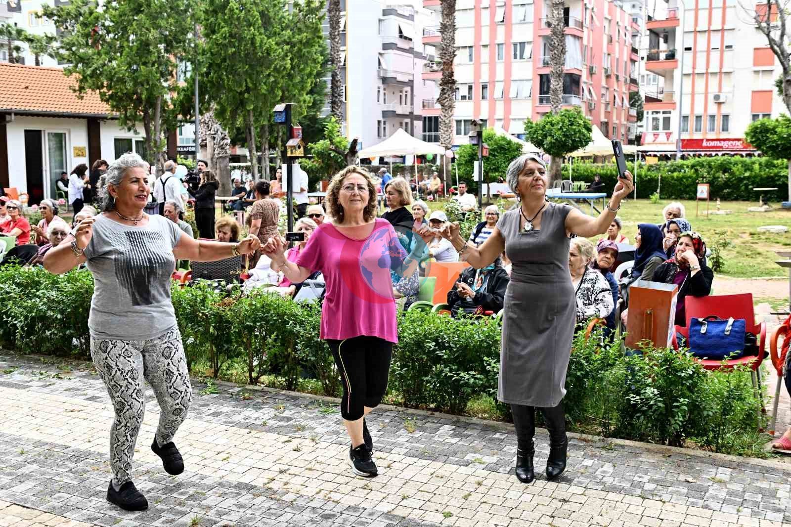 Antalya'da Yaşlılar Bahar Şenliğinde Buluştu: Eğlence ve Sanat Bir Arada