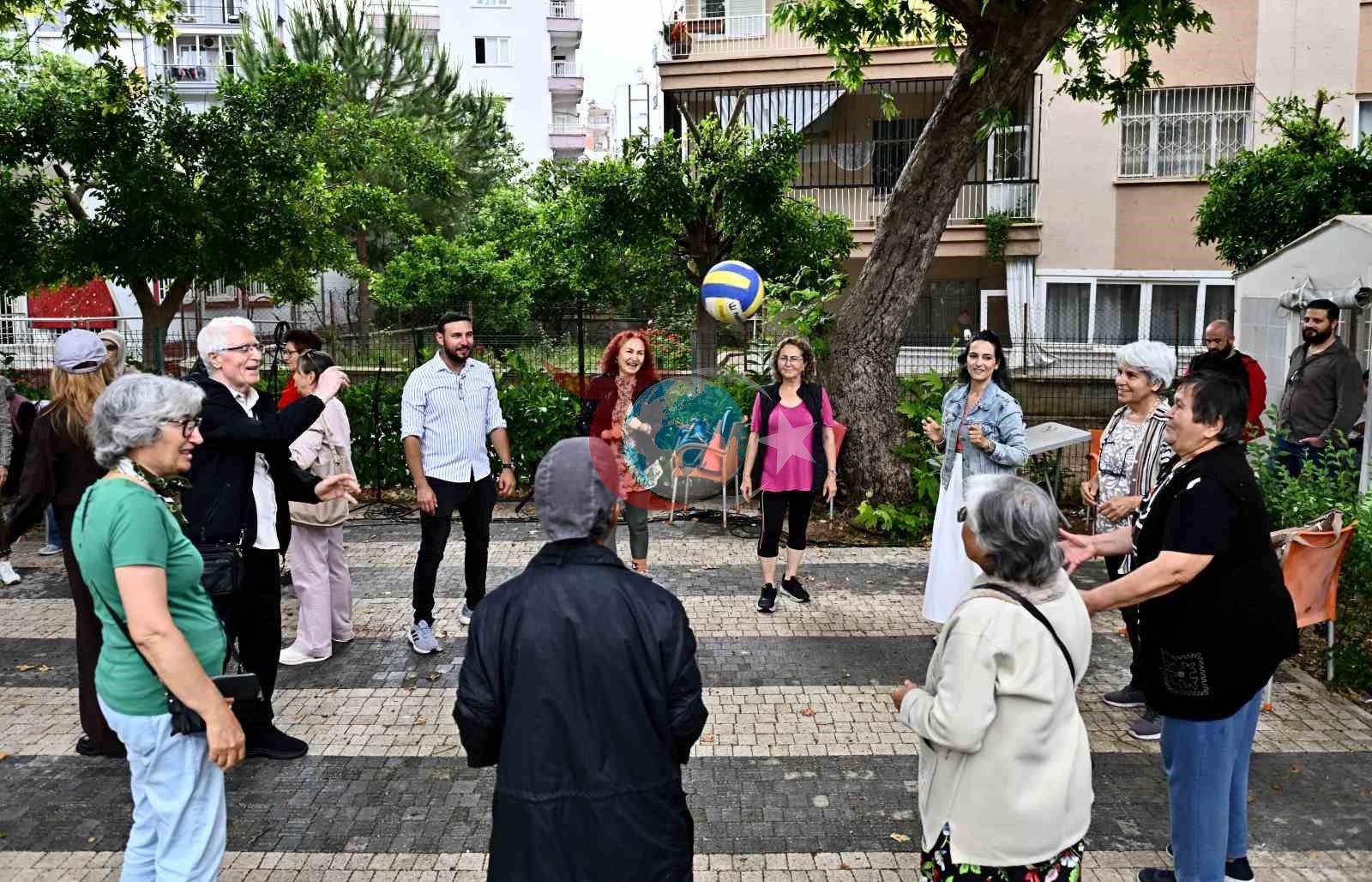 Yaşlı evlerinde bahar şenliği