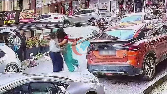 Sosial media fenomeni ilə qadın başını kəsdi! Şəkil: 1