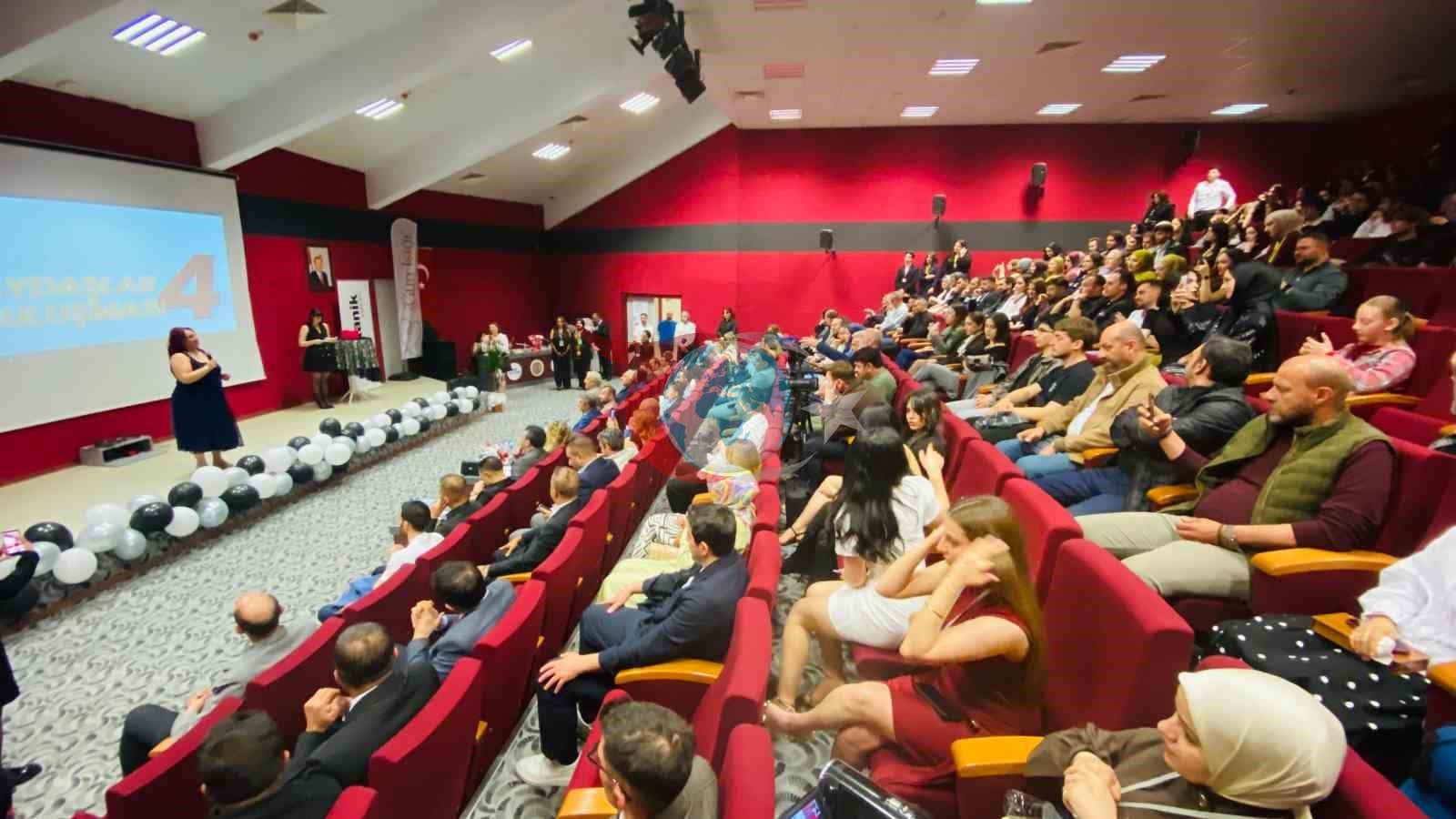 İletişim Öğrencileri ve Sektör Temsilcileri 'Paydaşlar Buluşması'nda Bir Araya Geldi