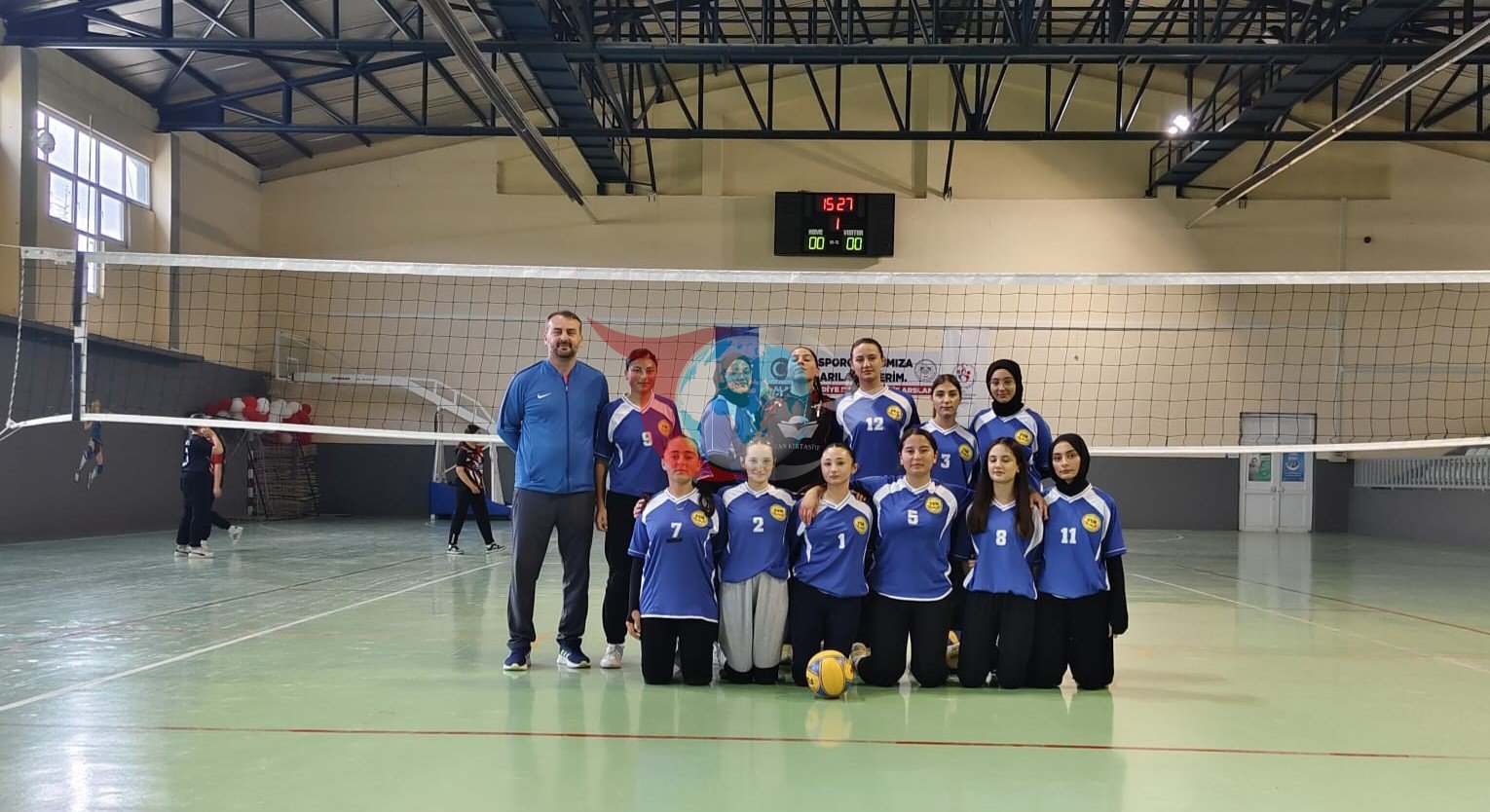 Alaca&rsquo;da lise öğrencileri kıyasıya mücadele etti
