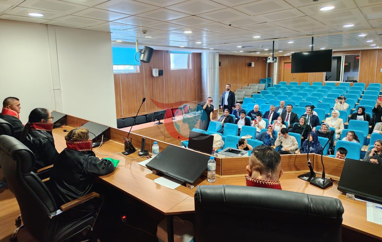 Adıyaman Adliyesi’nde down sendromlu çocuklardan