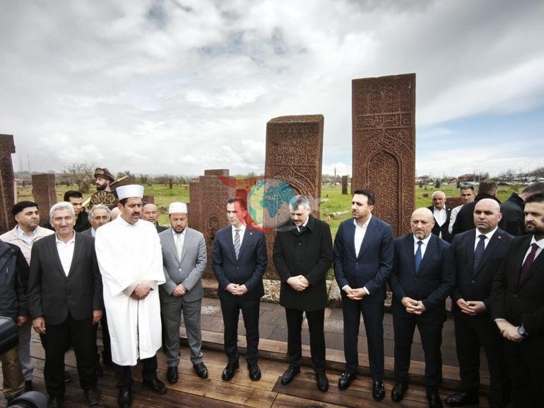 Bakan Çiftçi, Ahlat Selçuklu Meydan Mezarlığı’nı ziyaret etti