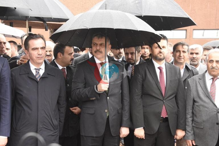 Bakan Çiftçi, Ahlat Selçuklu Meydan Mezarlığı’nı ziyaret etti