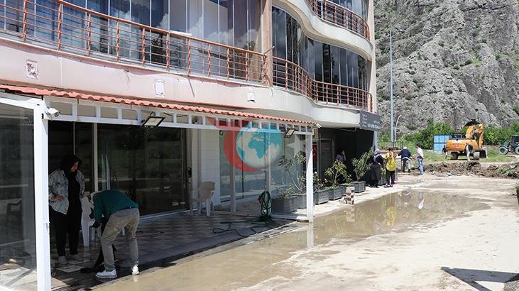 Amasya'da Yeşilırmak Taştı: Evler ve Tarım Alanları Sular Altında