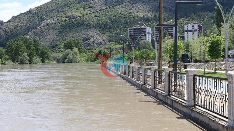 Amasiyada Yeşilırmak daşdı, evləri və əkinçilik sahələrini su basdı