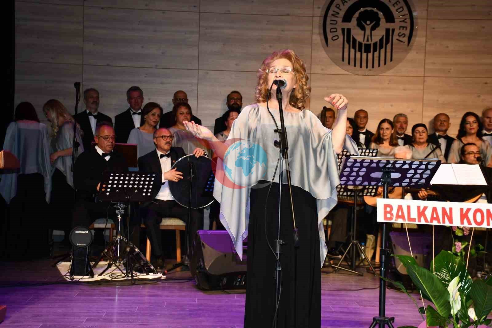 Eskişehir'de Türk Müziği Korosu'nun Bahar Konseri Büyüledi