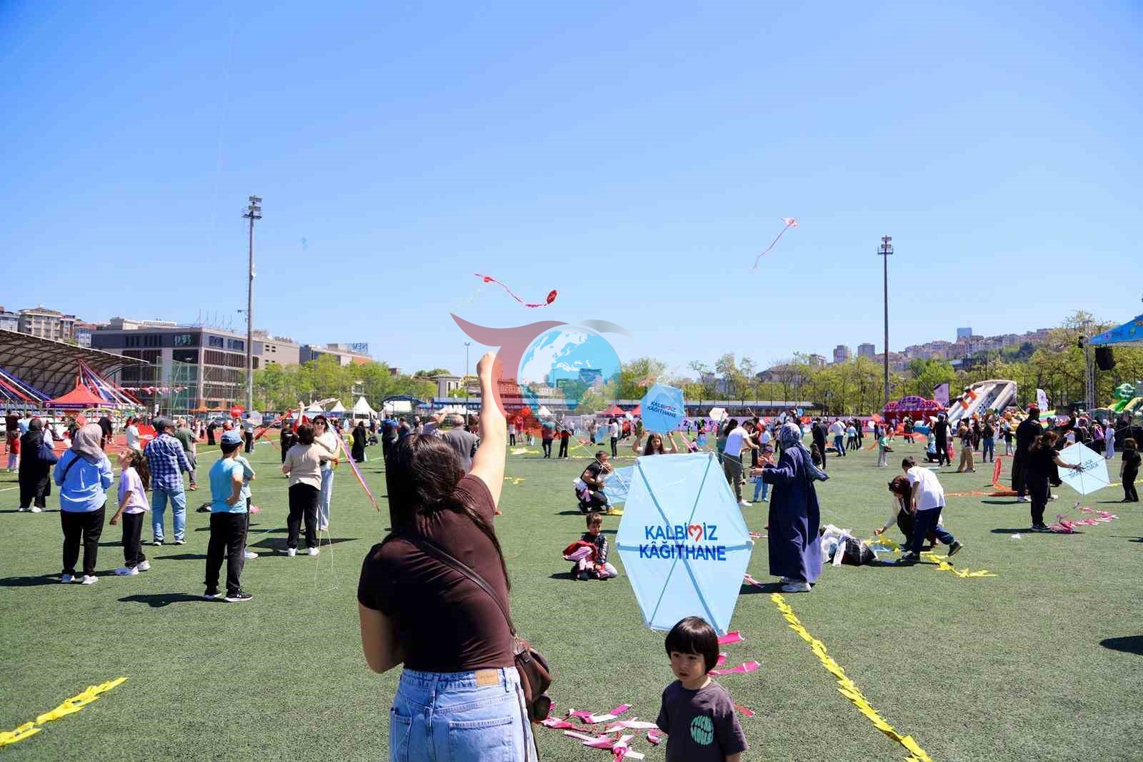 Kağıthane'de 15 Bin Uçurtma Gökyüzünü Şenlendirdi