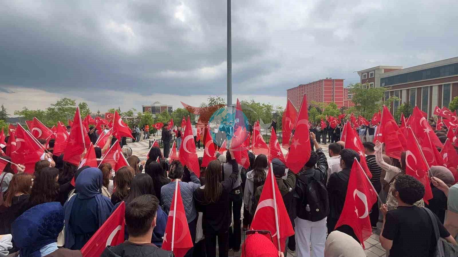 Bilecik'te 350 Kişi ODTÜ'deki Bayrak Saldırısını Protesto Etti
