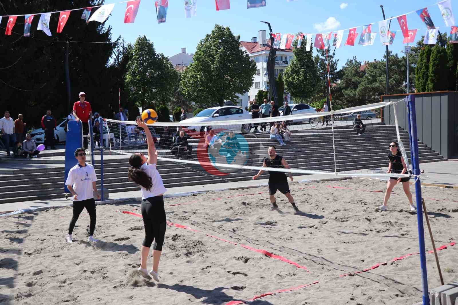 Bolu'da Denizsiz Plaj Voleybolu Heyecanı