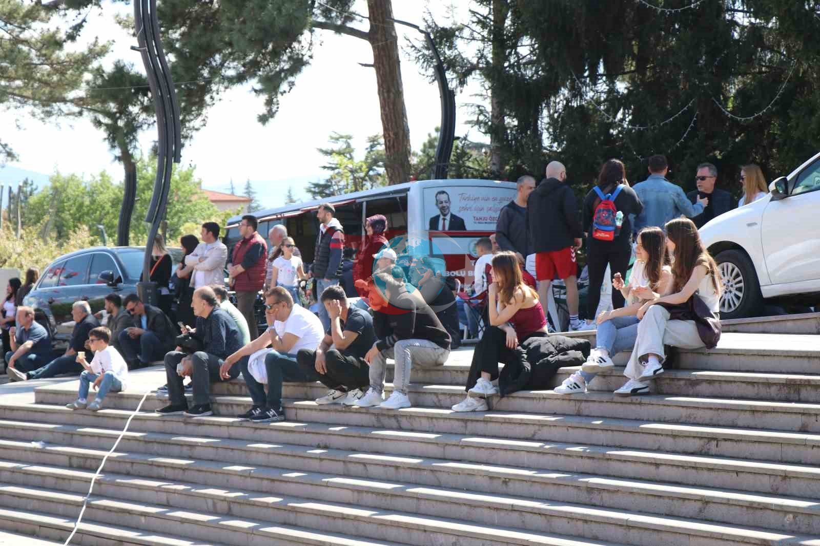 Denizi olmayan Bolu’da plaj voleybolu oynadılar