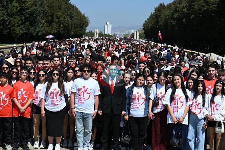 Balıkesir Büyükşehir Belediye Başkanı Akın 1071 gençle Anıtkabir’i ziyaret etti