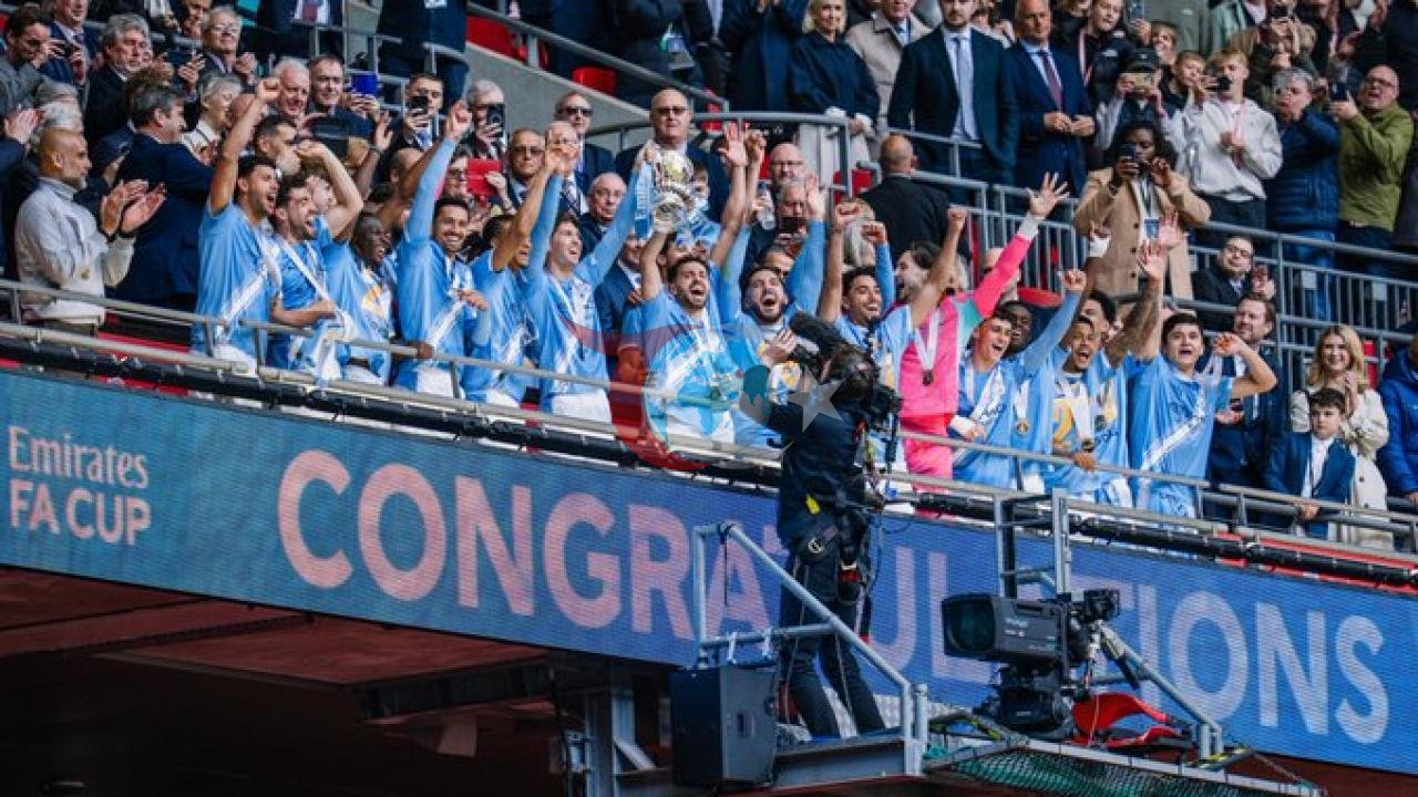 Manchester City, Guardiola ile 20. Kupa Zaferini Kutluyor