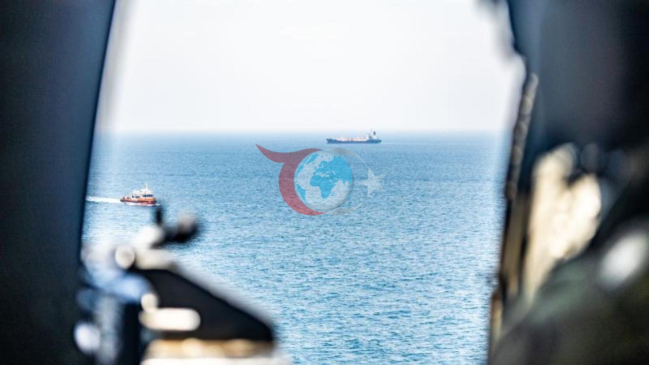 Hürmüz Boğazı'nda ABD Gözetimi: Ticari Gemiler Yakın Takipte