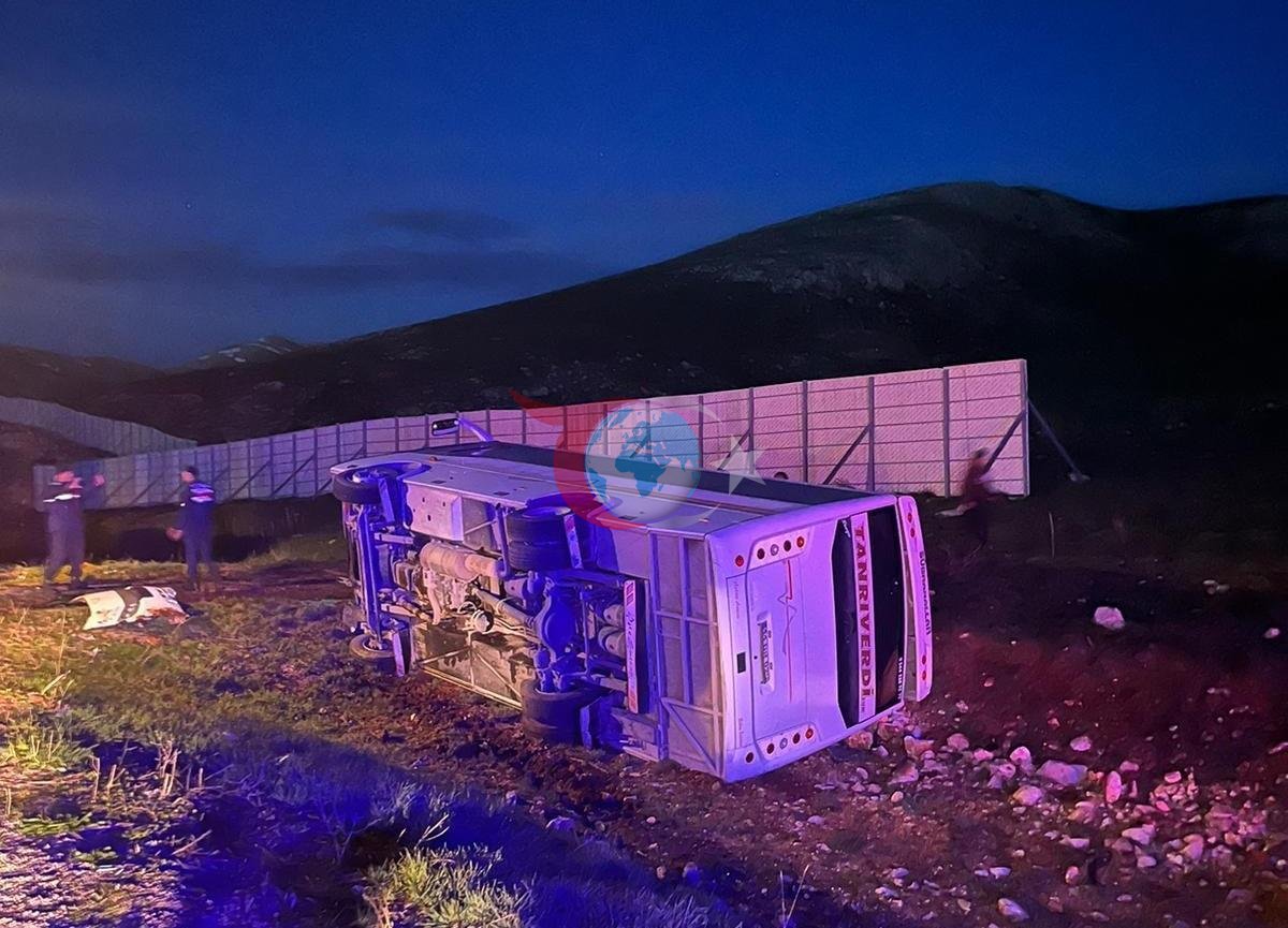 Malatya Dönüşü Facia: Taraftar Midibüsü Kaza Yaptı, 25 Yaralı